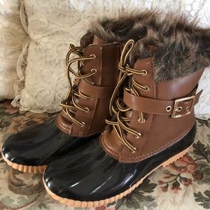 Brown and black duck boots, lace, warm, winter
